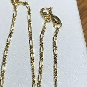 14kt Gold Dainty Figaro bracelet or anklet. 9 inches. Marked and tested. 🤩pretty